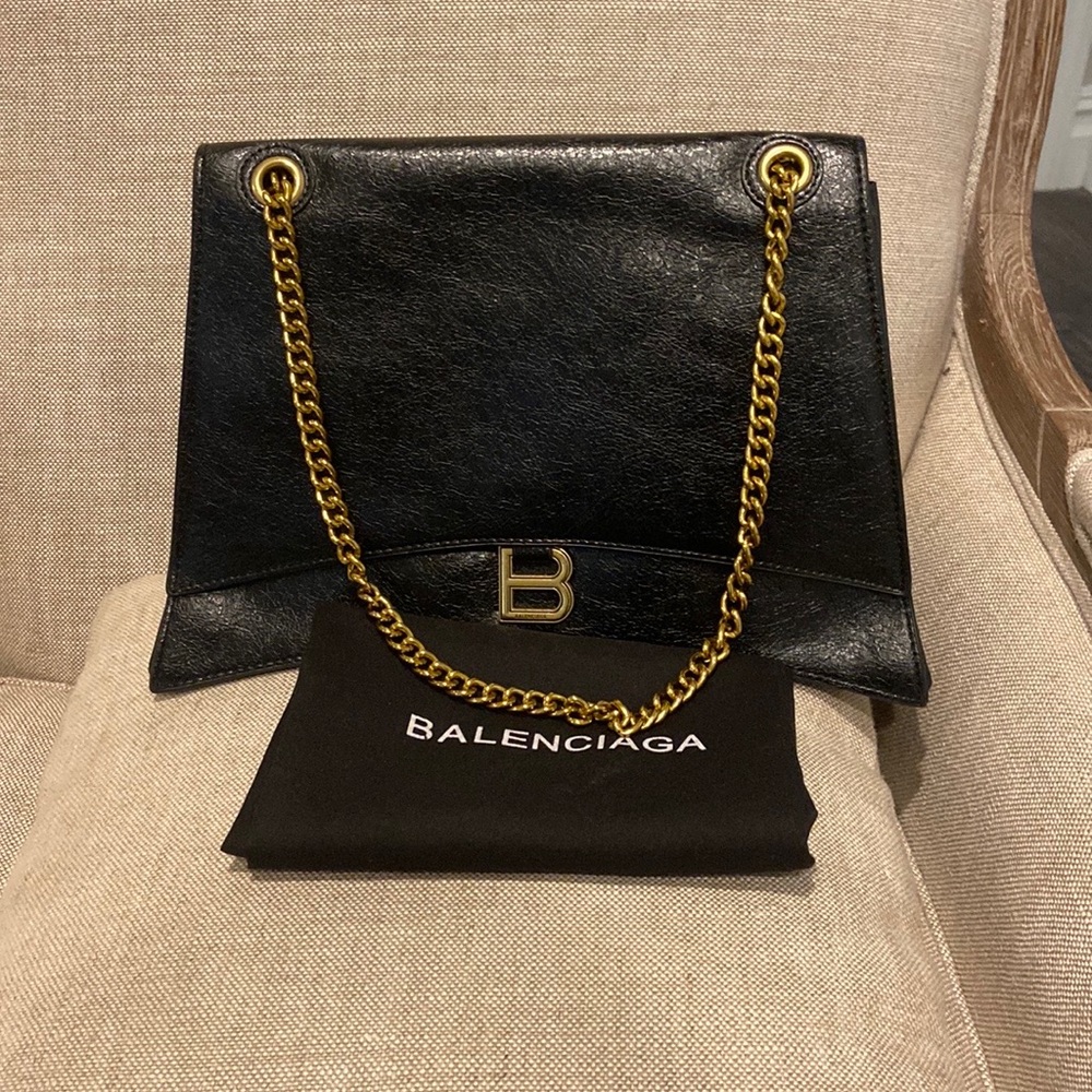 Black hourglass shoulder bag
